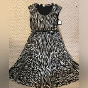 NWT Halogen (Nordstrom) pleated, scoop neck dress 8P with geometric pattern